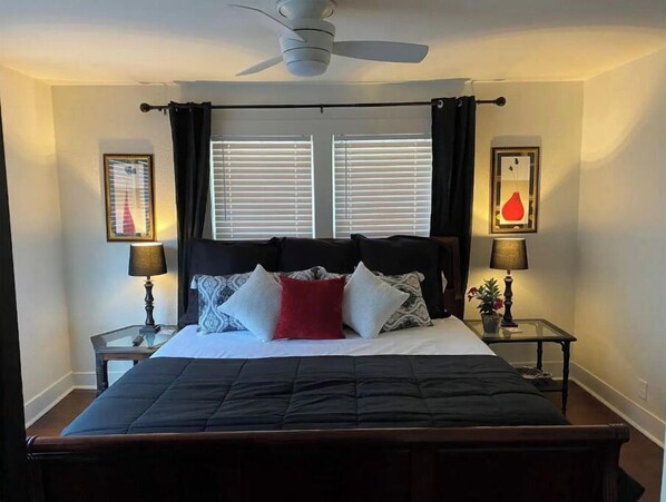 2 habitaciones, escritorio, tabla de planchar con plancha y wifi gratis 