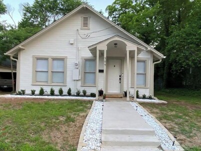Tyler's Texas Rose, a beautiful 2BR/1BA house with back yard