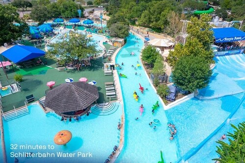 Luxury Modern Farmhouse w/ Views+Hot Tub+2 Suites