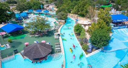 Luxury Modern Farmhouse w/ Views+Hot Tub+2 Suites