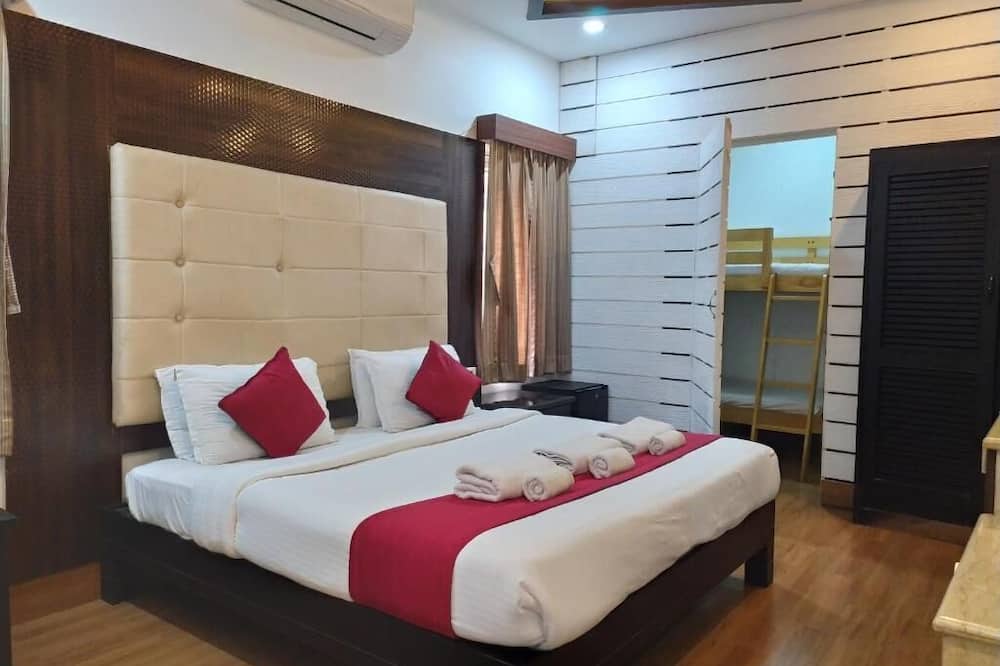 HOTEL GRAND PARKWAY