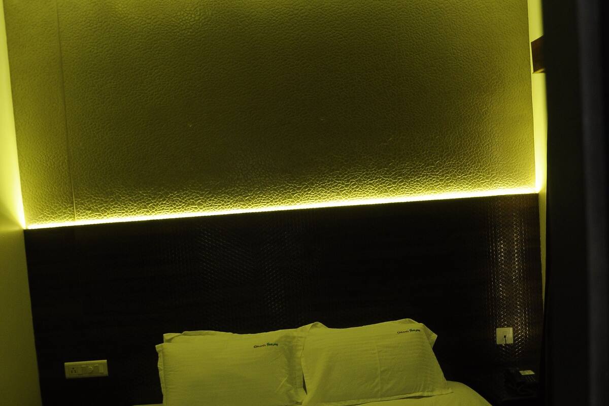 Kamar Single Grand | Seprai katun Mesir, seprai premium, busa memori, dan meja kerja