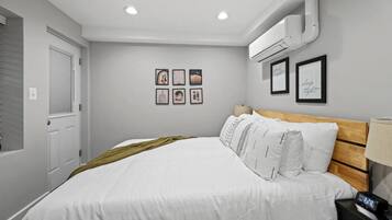 1 habitación, tabla de planchar con plancha, cuna de viaje y wifi