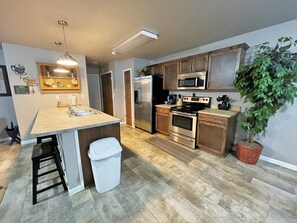 餐桌、廚房中島