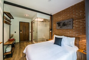 Standard Room, 1 Queen Bed, Balcony, Garden View | Premium bedding, memory foam beds, in-room safe, individually decorated - Hotel Oxú (Valle de Bravo)