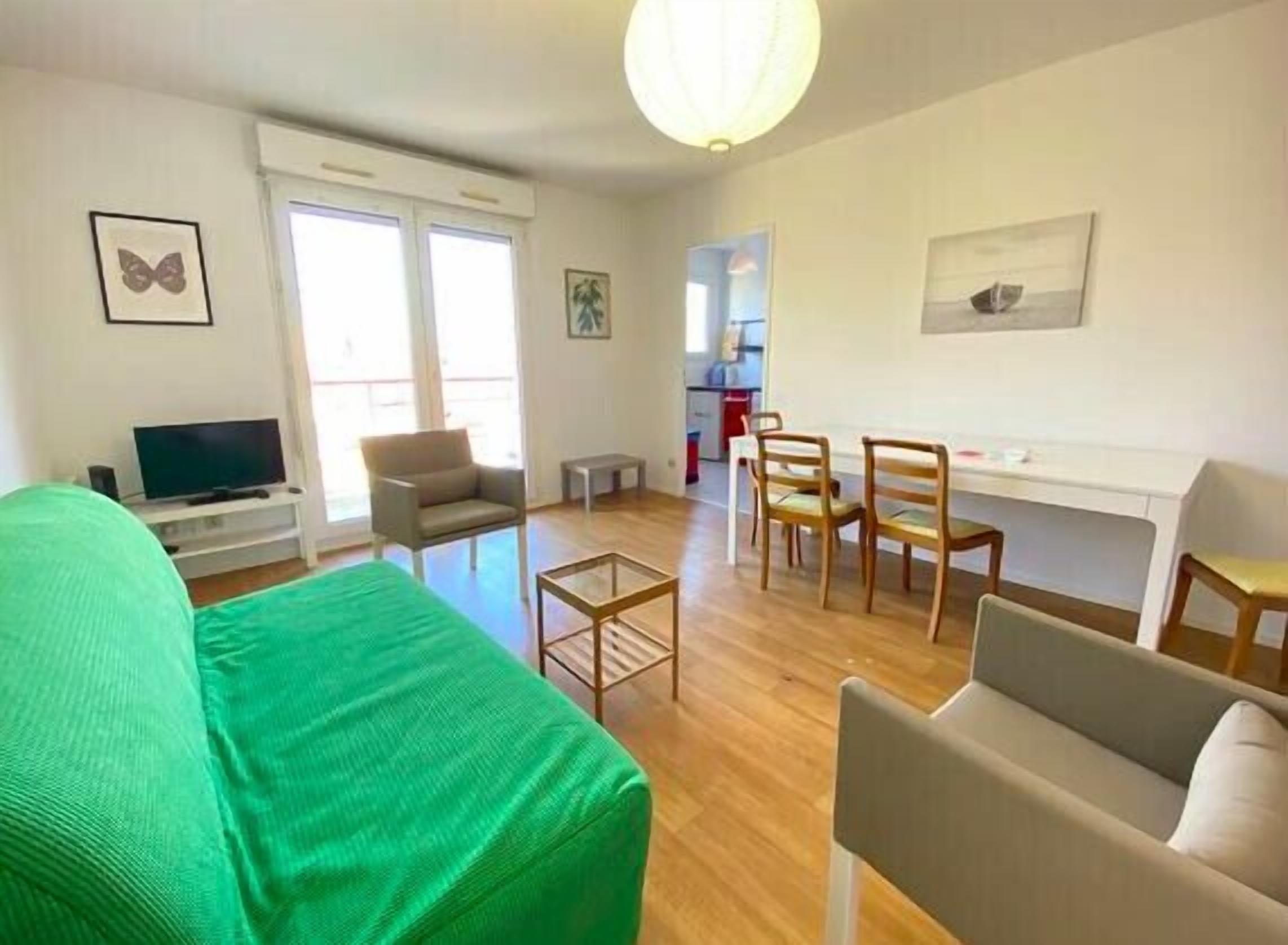 Beautiful Apartment For 4 With Balcony, Nantes, B5 Vacation Rental