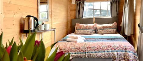 5 bedrooms, desk, iron/ironing board, free WiFi