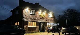 Arniss Farmhouse - Five Bedroom Cottage, Sleeps 12
