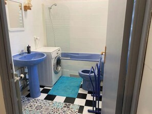 Bathtub - Ideal cocooning n'est for family (Uzèr)