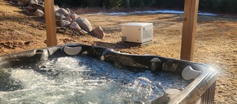  Northwoods 3 bed/2 bath Cabin Retreat with NEW HOT TUB & 2 Canoes!