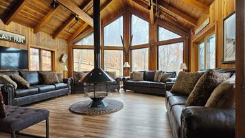 TV connectée, cheminée, jeux vidéo, baby-foot