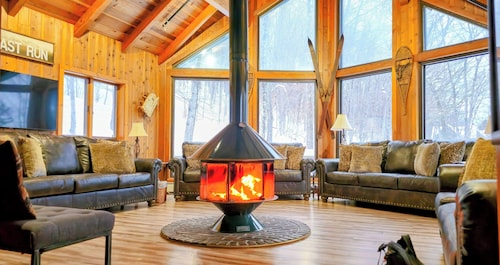 Ski In/Out Luxury 8BR Okemo Chalet on Sachem Trail Sleeps 22 Adults