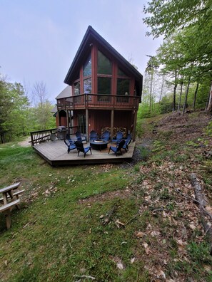 Outdoor dining - Ski In/Out Luxury 8BR Okemo Chalet on Sachem Trail Sleeps 22 Adults (ludlow)
