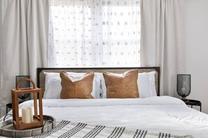 3 bedrooms, desk, iron/ironing board, travel cot