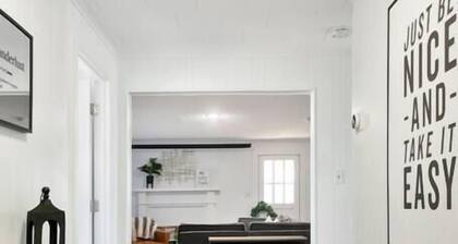 Concord Gem, entire home, pets are welcome!