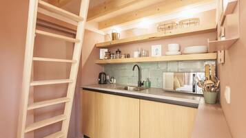 Coffee/tea maker, highchair