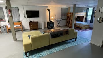 3 bedrooms, free WiFi, bed sheets