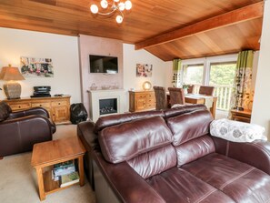 Cottage | Living room | TV, DVD player - Lodge 27 (Bideford)