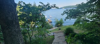 Dog Friendly and Beautiful Main Channel View at the 34.5MM in a "NO WAKE" cove..