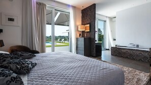 4 habitaciones, escritorio, tabla de planchar con plancha y wifi gratis 
