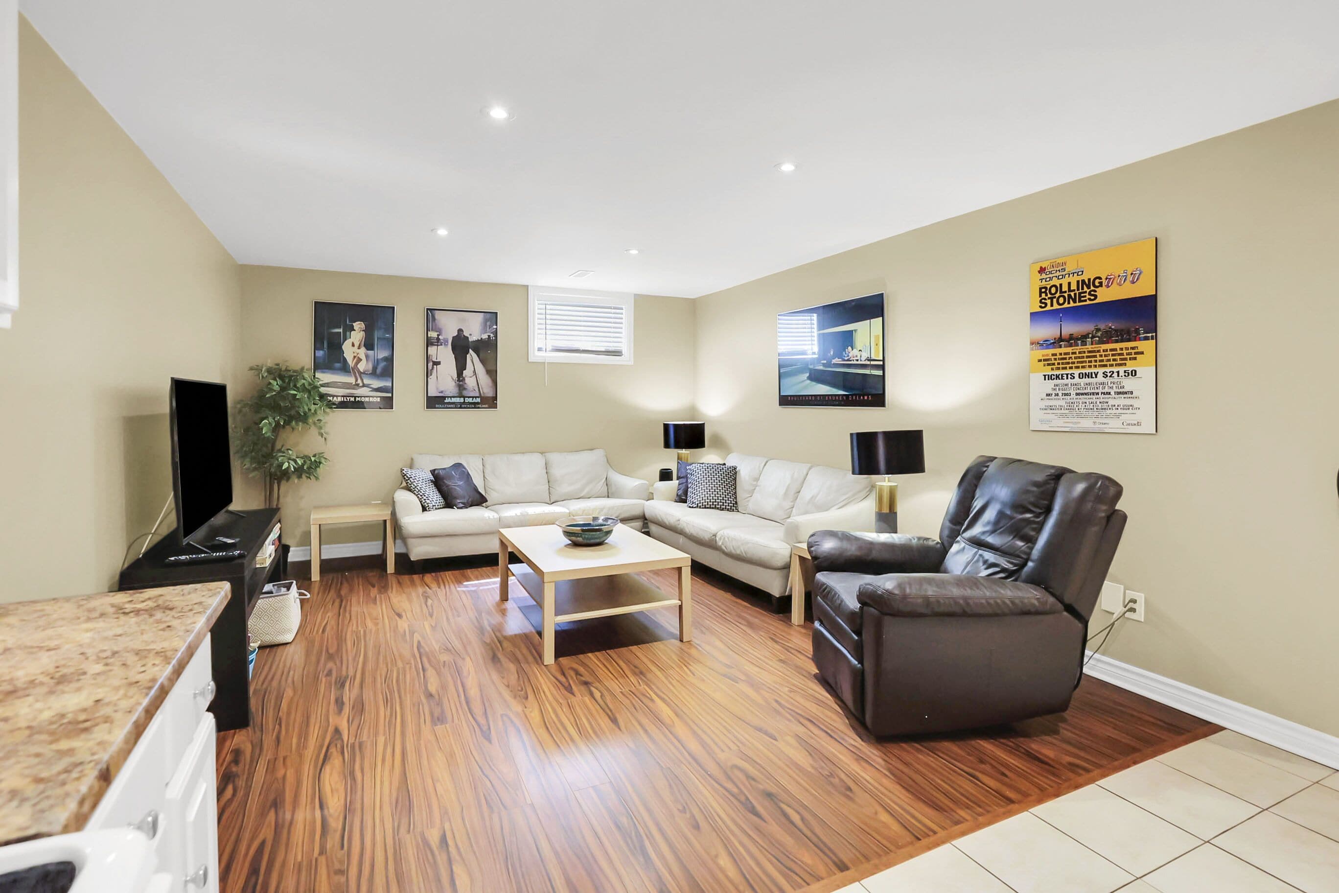 Smart TV, computer monitors