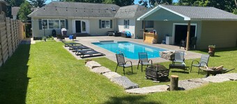 Niagara Falls Retreat: Walk to the Wonders