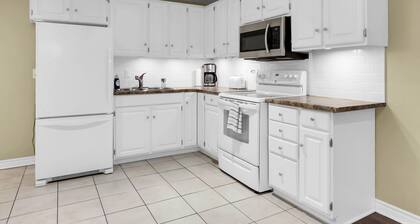 Niagara Falls Retreat: Walk to the Wonders