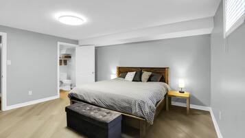 3 bedrooms, desk, iron/ironing board, free WiFi