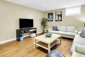 Smart TV, computer monitors