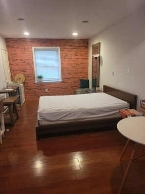 WiFi - Furnished Studio on Park, w/ Yard, Near River (Philadelphia)