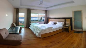 Deluxe-Doppel- oder -Zweibettzimmer | Bügeleisen/Bügelbrett, kostenloses WLAN, Bettwäsche