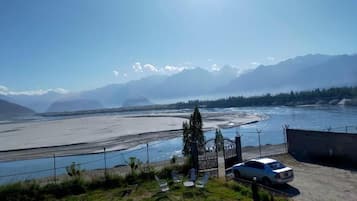 Deluxe Double or Twin Room | Lake view