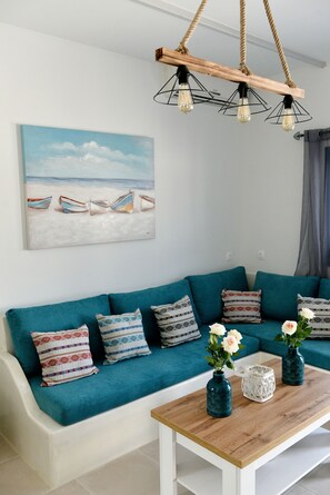 TV - Two bedrooms house 2 min from three beaches! (kythnos)