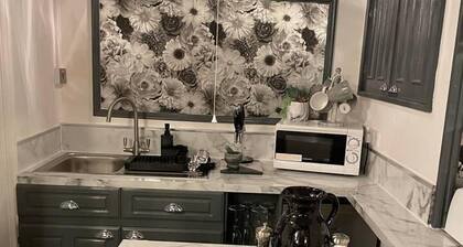 5 Bed House - Sleeps 12 - Pets - Parking