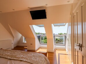 4 bedrooms, individually decorated, individually furnished, free WiFi
