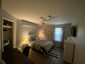 Quarto básico | Roupas de cama premium, edredons de pluma, individualmente mobiliados