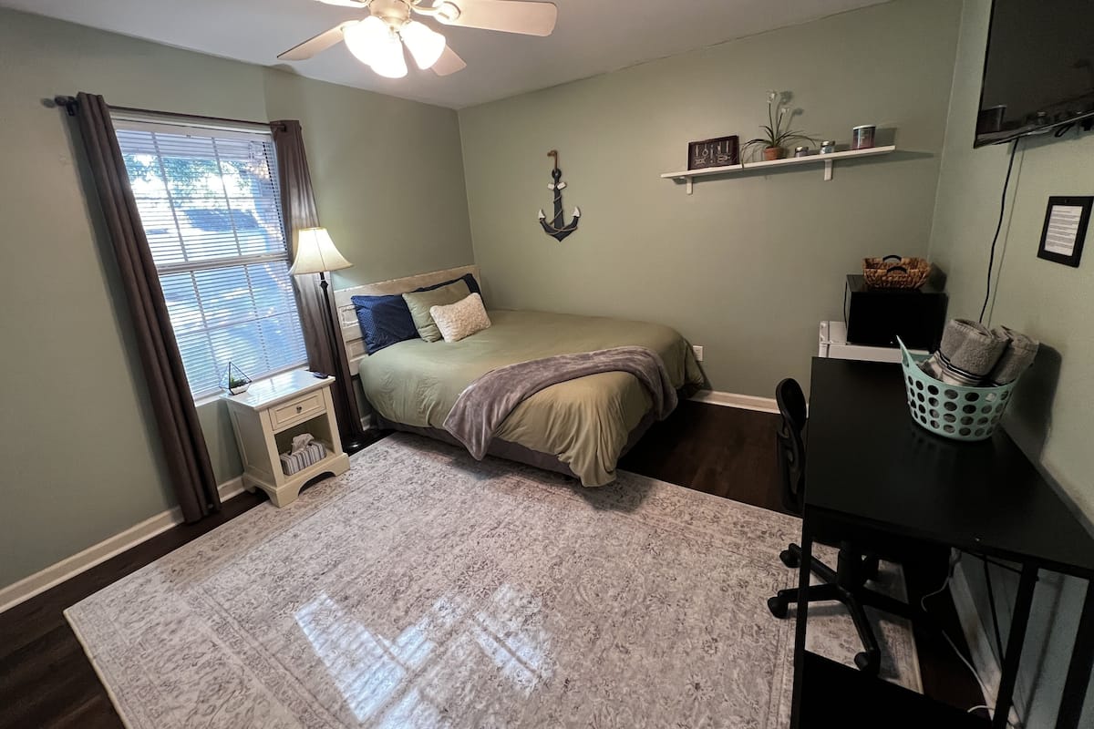 Emerald Coast Room | 1 bedroom, premium bedding, down comforters, individually furnished