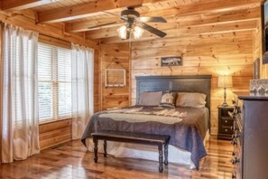 2 bedrooms, iron/ironing board, travel crib, free WiFi