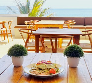 Daily cooked-to-order breakfast for a fee - Aqua Ventana (El Sargento)