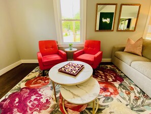 Smart TV, books, stereo - Walk to St Charles Main St. Shops, Eateries & Bars! (Saint Charles)