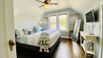 2 sovrum, skrivbord, strykjÀrn/strykbrÀda och resesÀng