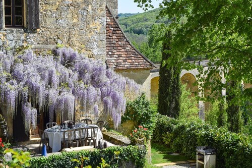 Chateau Rochette - Four Bedroom Castle, Sleeps 8