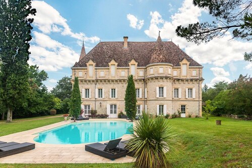 Chateau Quercy - Seven Bedroom Castle, Sleeps 15