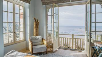 8 bedrooms, iron/ironing board, Internet, bed sheets