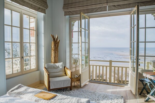 8 slaapkamers, een strijkplank/strijkijzer, internet, beddengoed