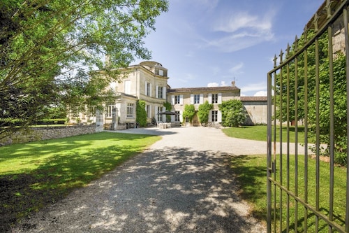 Chateau Levet - Six Bedroom Castle, Sleeps 12