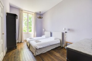 6 chambres, fer et planche à repasser, literie fournie