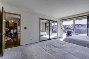 2 Schlafzimmer, Schreibtisch, Bügeleisen/Bügelbrett, Reisekinderbett