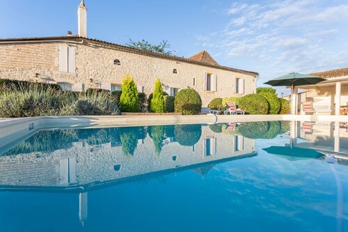 Les Gueybauds - Four Bedroom Villa, Sleeps 8
