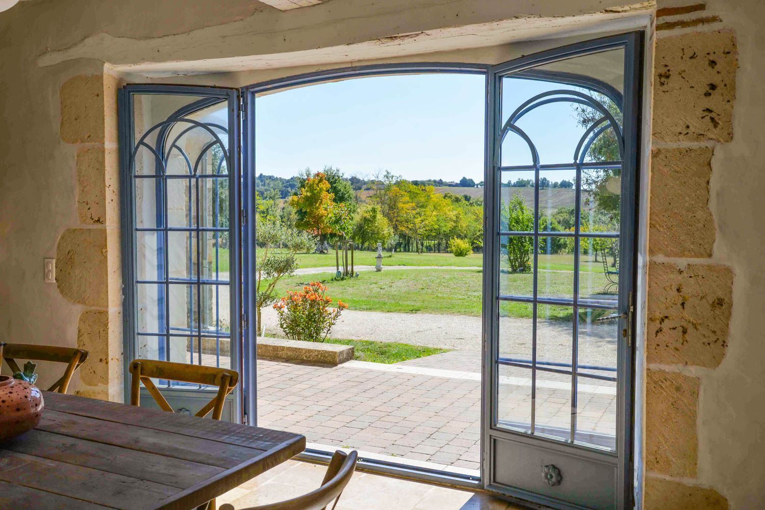 屋外ダイニングエリア